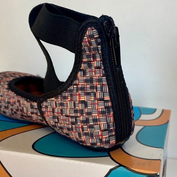 NIB KIDS BERNIE MEV MONICA K BIG GIRLS ZIPPER BACK BALLET FLAT SIZE 34 / U.S. 2 - Picture 6 of 9